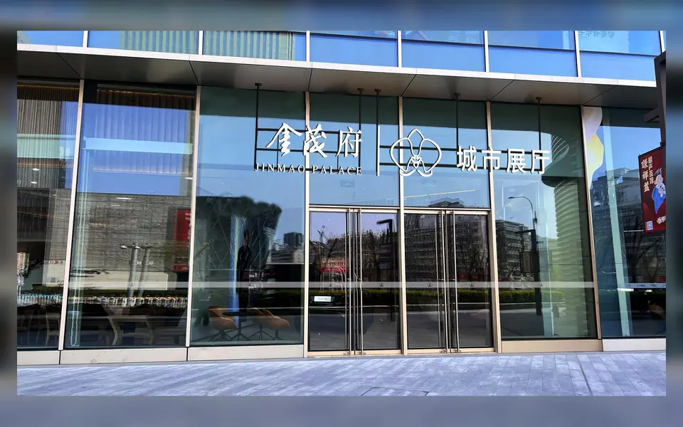 2025.4.11日 西站南金茂 陆家嘴购物中心临售外部门头设计制作 效果图