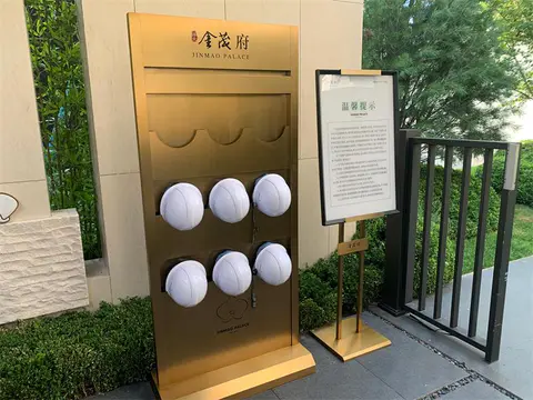 2024.7.4日 体北金茂府安全帽架和画架 实景图